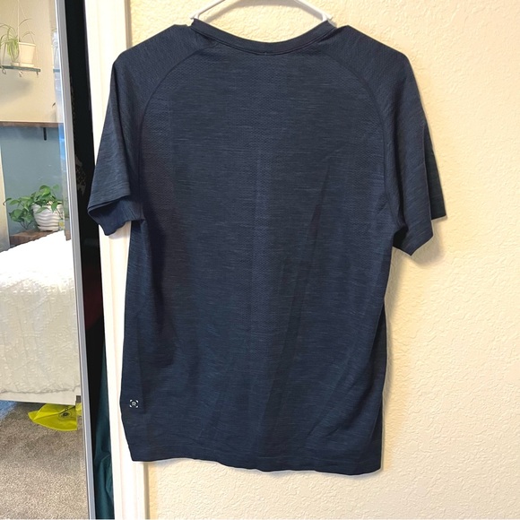 Men’s Lululemon Blue Short Sleeve Top - Time to Get Dirty Shirt - size M - Picture 9 of 10